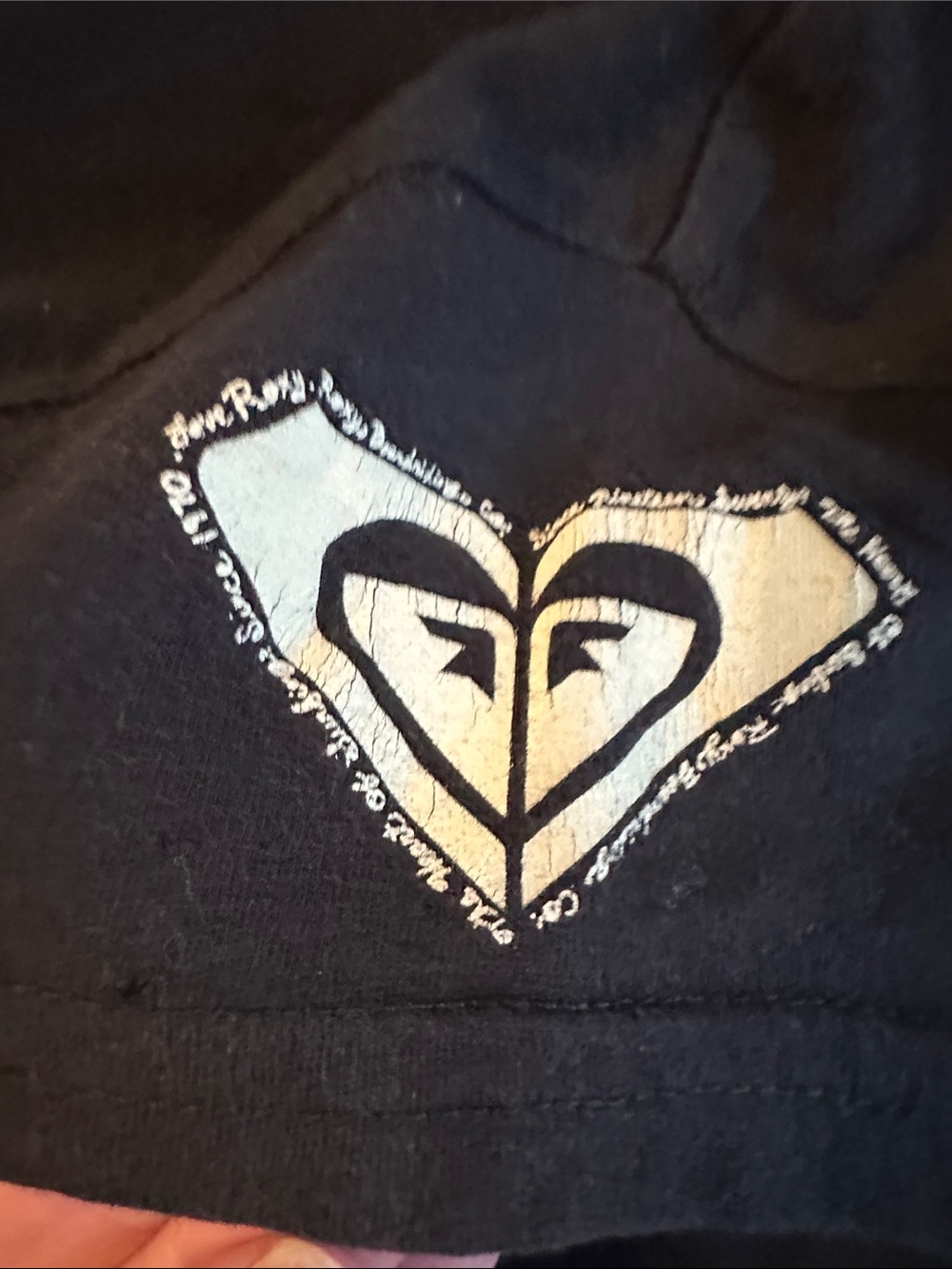 Vintage Roxy Girls Black Tee with Camo Heart Logo Y2K - Picture 6 of 7